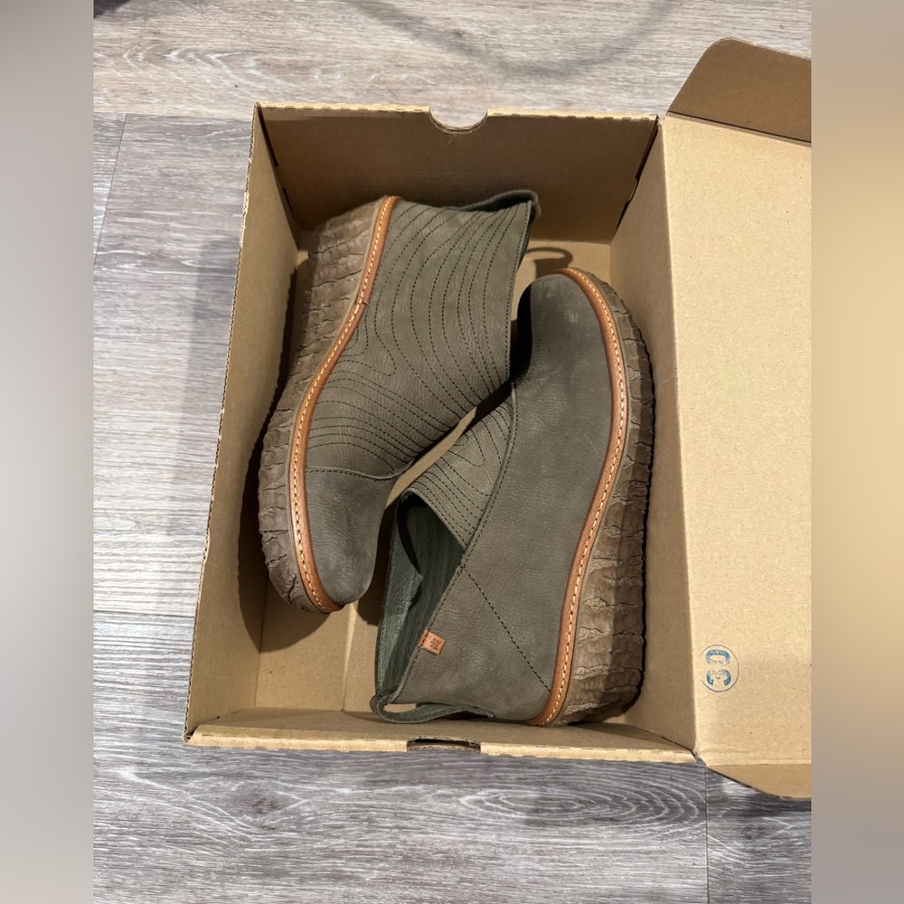 El Naturalista Green Ankle Boots
